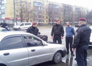 В Житомире оперативники задержали пьяного киевского копа за рулем такси
