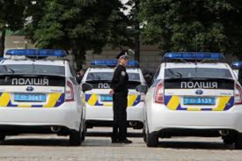 Женщина-полицейский в Черкассах в одиночку разобралась с пьяной компанией