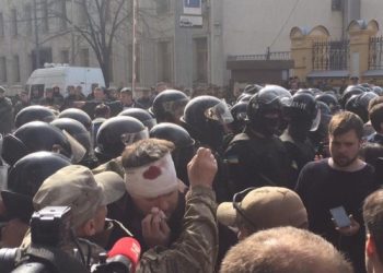 На Банковой участнику митинга разбили голову