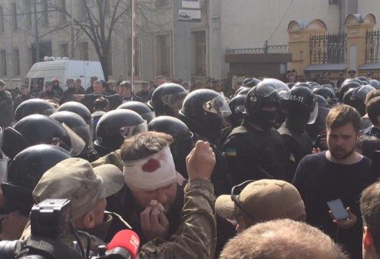 На Банковой участнику митинга разбили голову