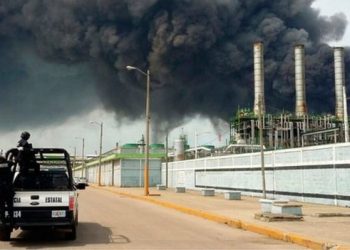 136 человек пострадали при взрыве на заводе Pemex в Мексике