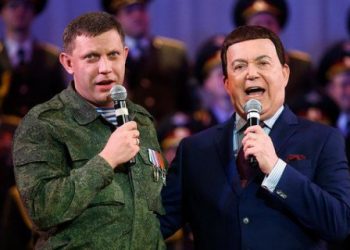 Кобзон получил от Путина медаль за "помощь Донбассу"