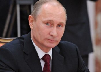 Фанат Путина случайно назвал главу страны геем