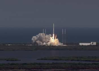 Ракета Falcon 9 успешно приземлилась