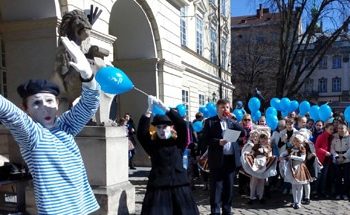 Акция в поддержку детей с аутизмом прошла во Львове