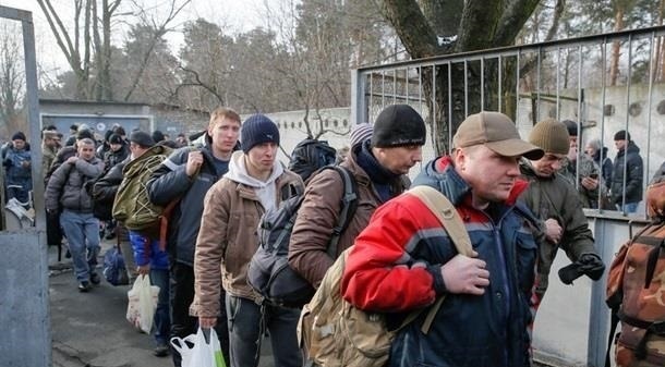 Весной в армию призовут 16 тысяч человек, - СМИ
