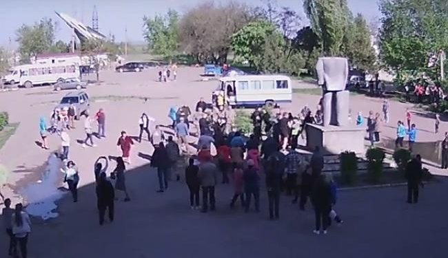 Жители поселка под Одессой дрались с «Азовом» из-за Ленина