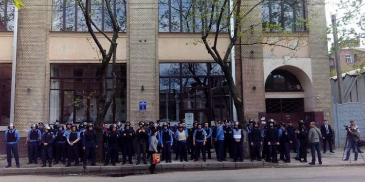 В Харькове машина Добкина сбила активистов