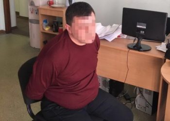 Киевский фискал пытался выбросить взятку в канализацию, - пресса