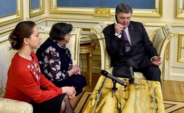 Савченко прекратила голодовку, - Порошенко