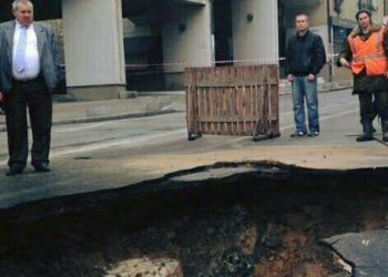 Обвал дороги в Киеве: перекрыто движение автотранспорта