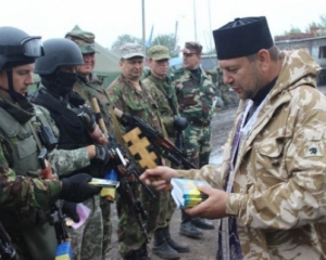 Президент Украины возьмется за военных капелланов в зоне АТО