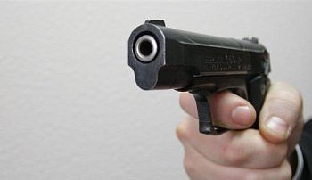 Возле банка в Киеве преступники стреляли в мужчину