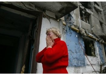 В результате обстрела Красногоровки женщина получила ранение