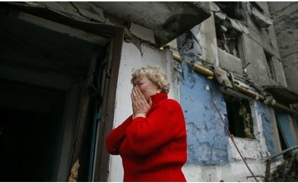 В результате обстрела Красногоровки женщина получила ранение