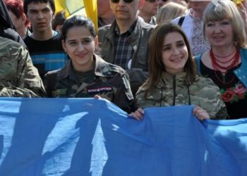 В Краматорске патриоты вышли на улицы города с флагами Украины