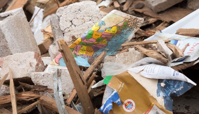 В китайском поселке обрушился кран на стройке, есть жертвы