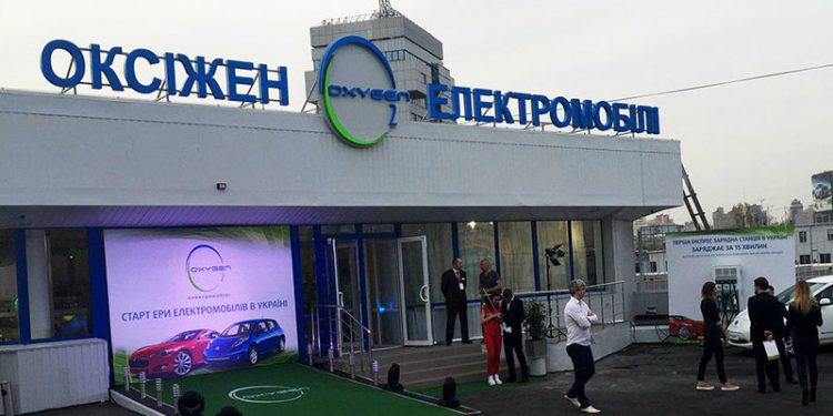 В Киеве появилась станция скоростной зарядки электромобилей