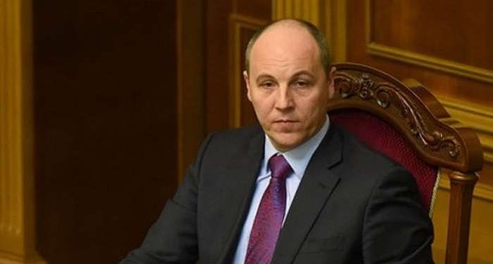 Парубий поддерживает введение визового режима с РФ