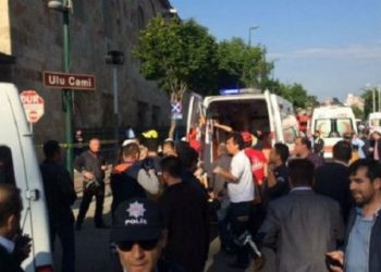 В Турции возле мечети подорвалась террористка-смертница
