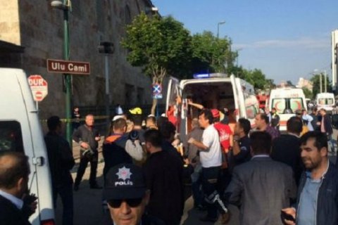 В Турции возле мечети подорвалась террористка-смертница