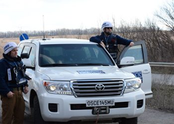 Под Снежным обстреляли авто наблюдателей ОБСЕ