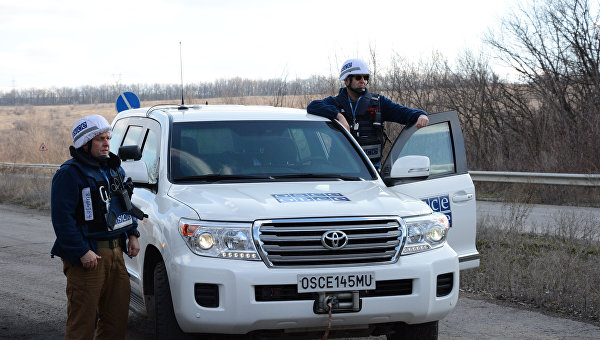 Под Снежным обстреляли авто наблюдателей ОБСЕ