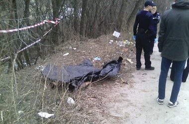 В Киеве люди нашли труп в одеяле