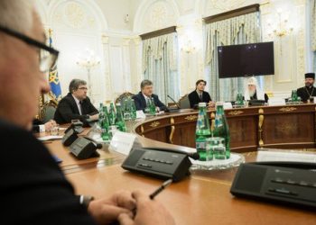 Порошенко ратует за единую поместную православную церковь в государстве