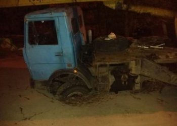 Фура провалилась под землю в Харькове