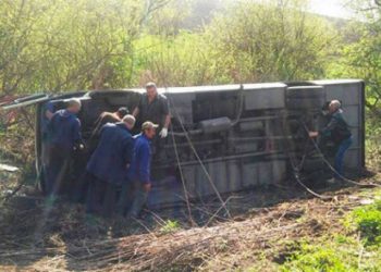 В Хмельницкой области перевернулся автобус: 17 пассажиров травмированы