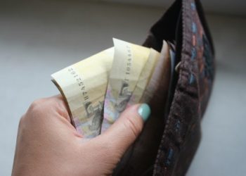 Около 6% украинцев живут менее чем на пять долларов в день, - СМИ
