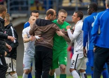 Трое футболистов "Днепра" дисквалифицированы за драку на матче с "Зарей"