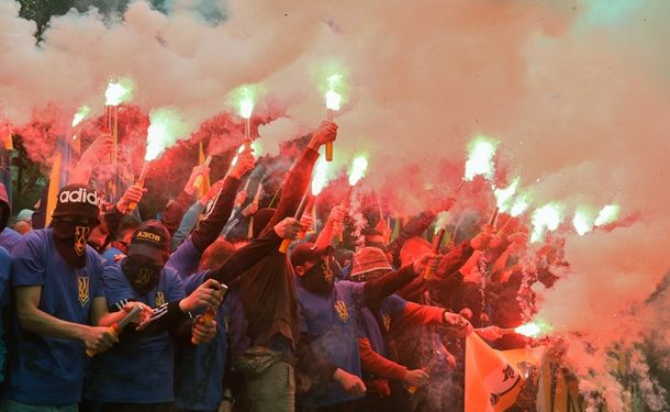 Участники марша в Киеве использовали дымовые шашки