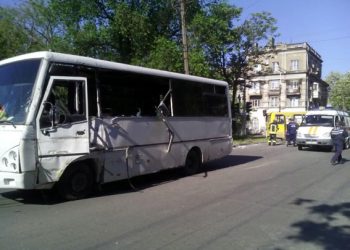 В ДТП в Мариуполе пострадали 14 человек, в том числе 9 бойцов АТО