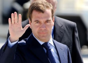 Новый хит интернета - видеоклип на заявление Медведева "Просто денег нет"