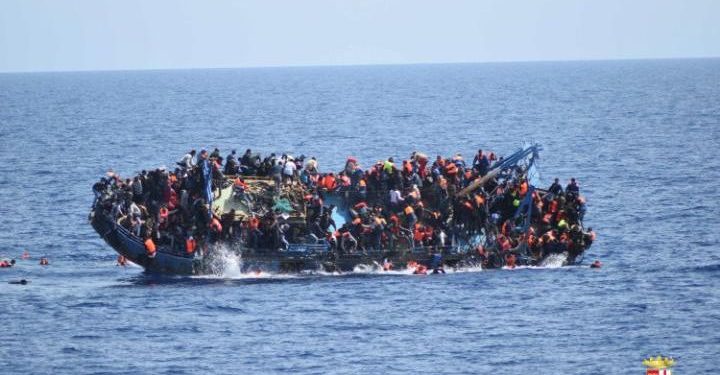 Итальянские военные спасли в Средиземном море 550 мигрантов из Ливии
