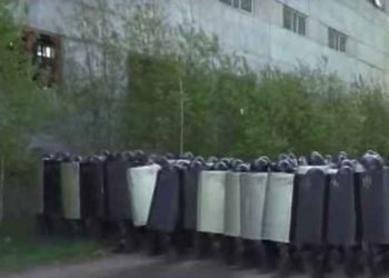 Опубликовано видео "подавления забастовки" голодающих рабочих силовиками на Урале