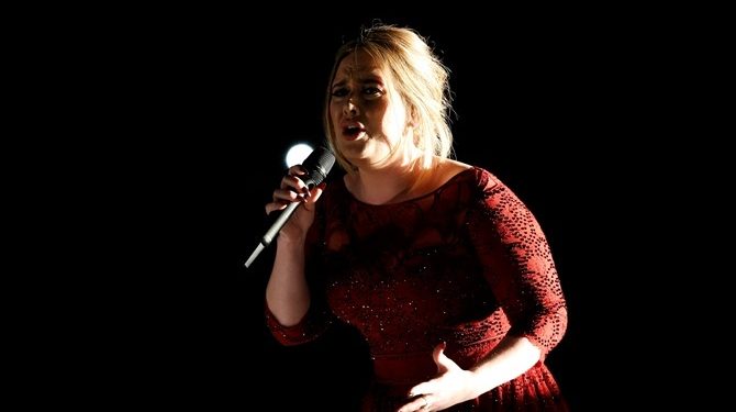 Адель забыла слова во время своего выступления