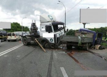 В Киеве случилось масштабное ДТП, четверо пострадавших