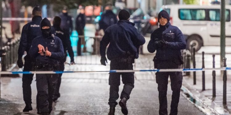 СМИ: Полиция Брюсселя применила водометы во время акции против террора