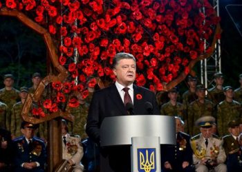 Порошенко рассказал, сколько украинское государство тратит на оборону