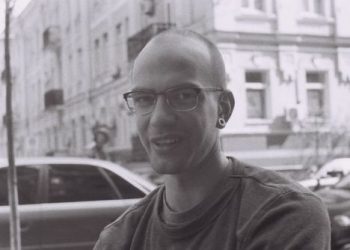 В Киеве избили военного фотографа и волонтера