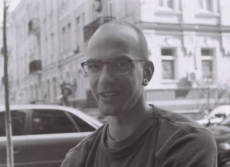 В Киеве избили военного фотографа и волонтера