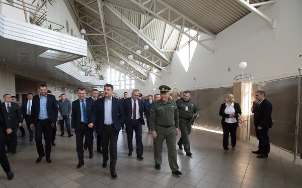 Гройсман поставил ультиматум Львовской таможне, - СМИ