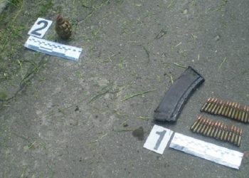 В Киеве возле многоэтажки обнаружили гранату и патроны к автомату