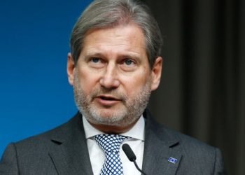 Еврокомиссар: Украина получит безвизовый режим в 2016 году