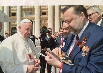 Папа Римский принял в подарок георгиевскую ленточку