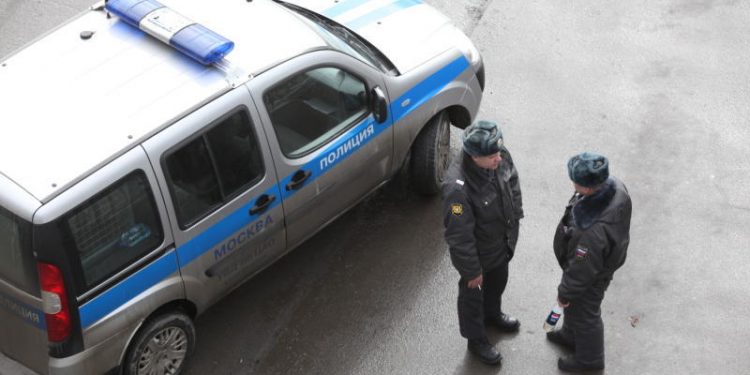 Подросток зарезал в московском подъезде девочку