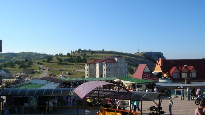 В Крыму оперативники провели рейд по торговым точкам на Ай-Петри